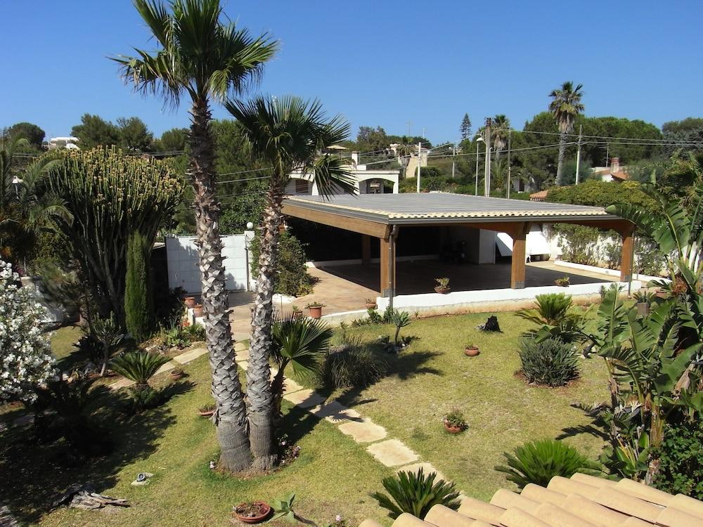 La Rosa Sul Mare Aparthotel 4*
